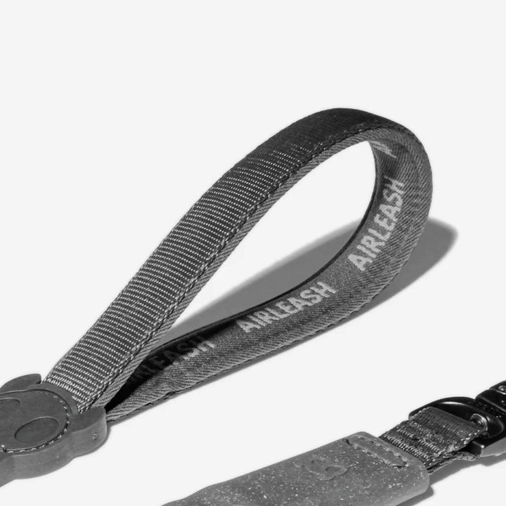 Carbon | Air Leash